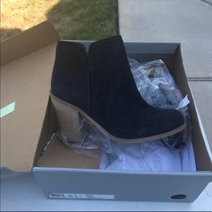 Kenneth Cole reaction, Ankle booties